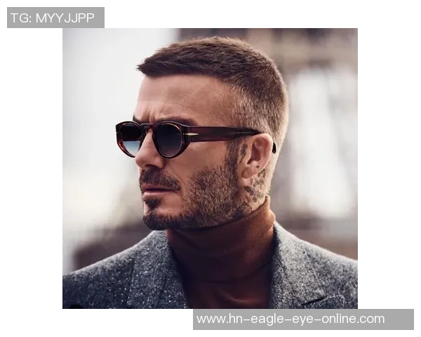 足球寸头球星：从场上风采到个人魅力，如何成就世界顶级球员的传奇之路