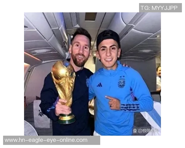 小足球星崭露头角成新一代球场传奇背后的成长故事与挑战