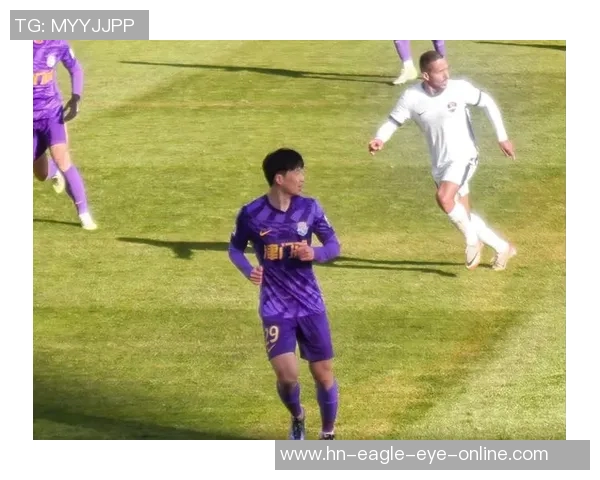 足球球星射门原声震撼再现带你感受球场激情与瞬间精彩